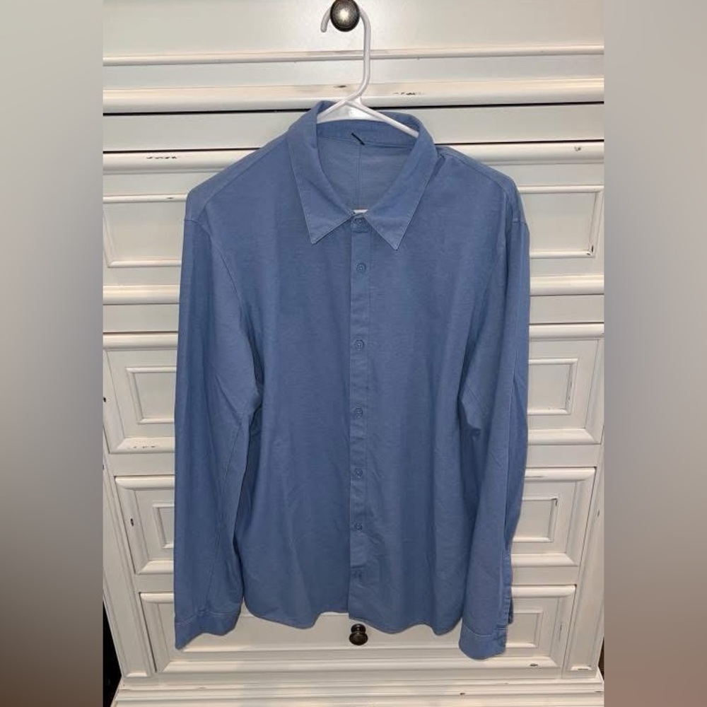 Lululemon Men's Blue Shirt